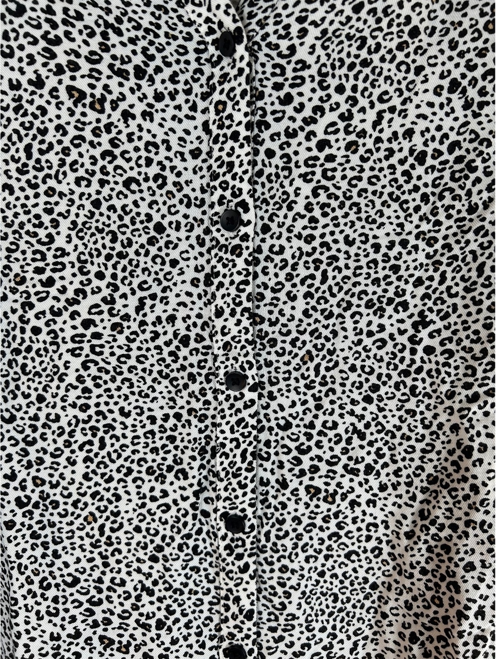 AMAZON ESSENTIALS Women’s Button Down Short Sleeve Leopard Print Top / Size: XXL - Picture 3 of 7